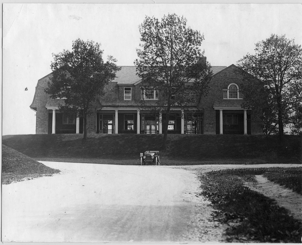 The Oak Ridge clubhouse (Ridgewood Times archives)